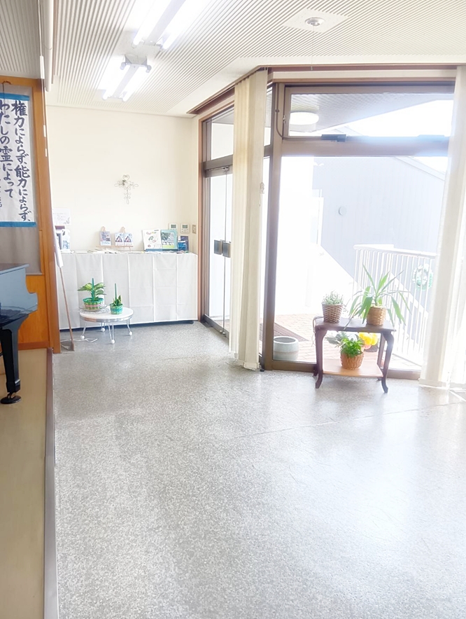 教会２F入口3